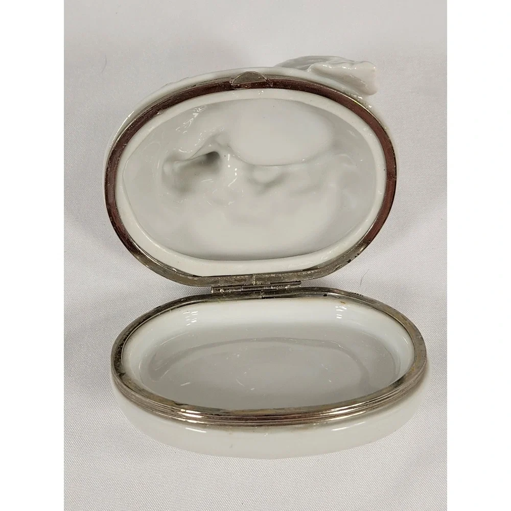 VTG White Ceramic‎ Cockatoo Floral Latching Trinket Box 3.5